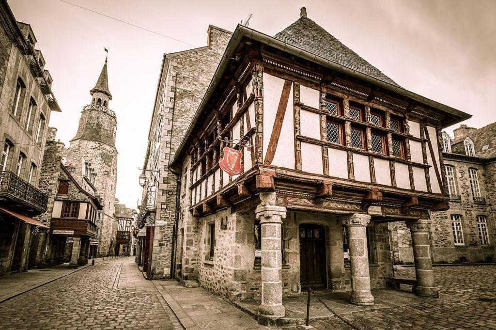 Appartement De La Tour De L'Horloge De Dinan Exterior photo